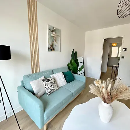 La Douceur Roannaise - Parking Prive Proche Gare Apartment *